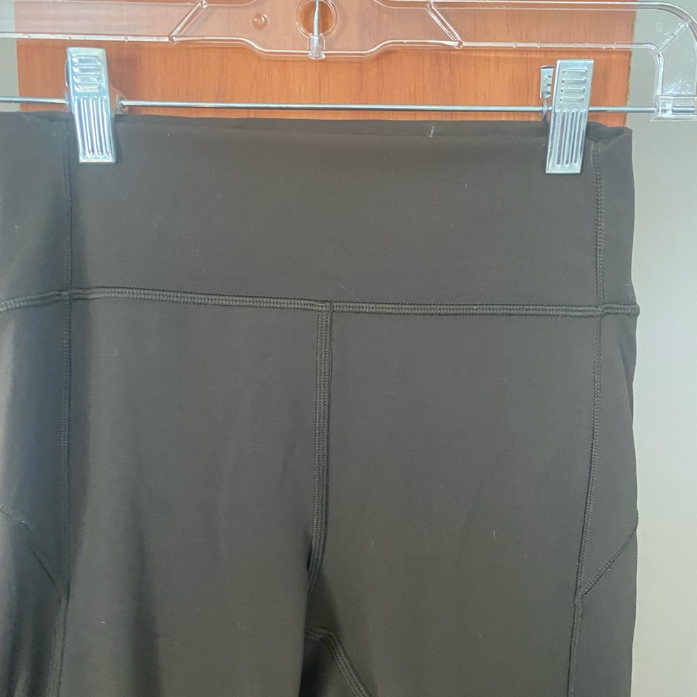 LULULEMON Aligns size 6